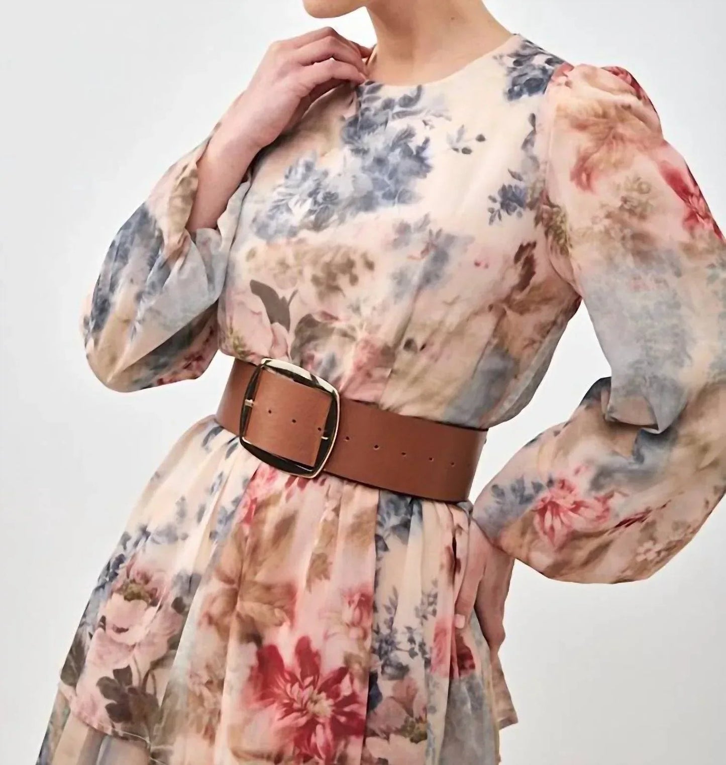 Oina Maxikleid mit Stufenrock und Puffärmeln