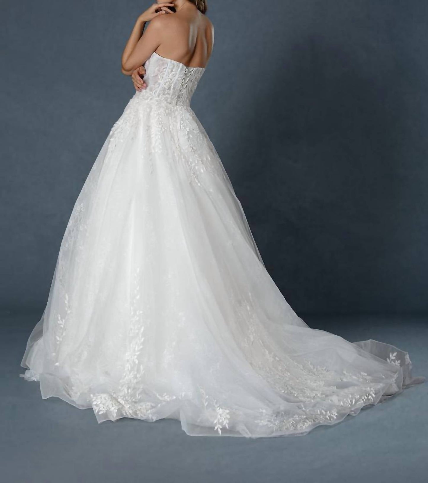 Langes Korsett Brautkleid aus Spitze