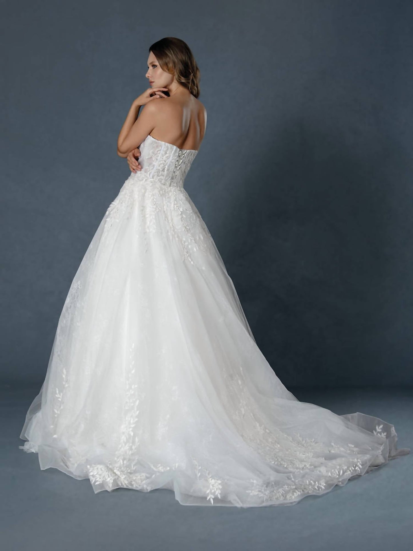 Langes Korsett Brautkleid aus Spitze