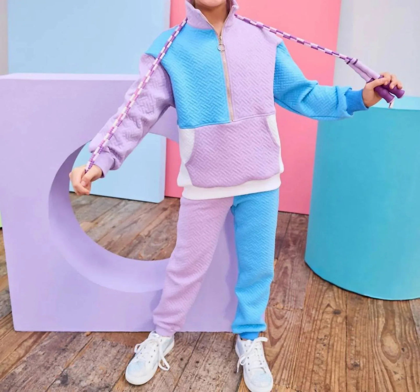 Gesteppter Colorblock-Pullover für Kinder mit Gittermuster