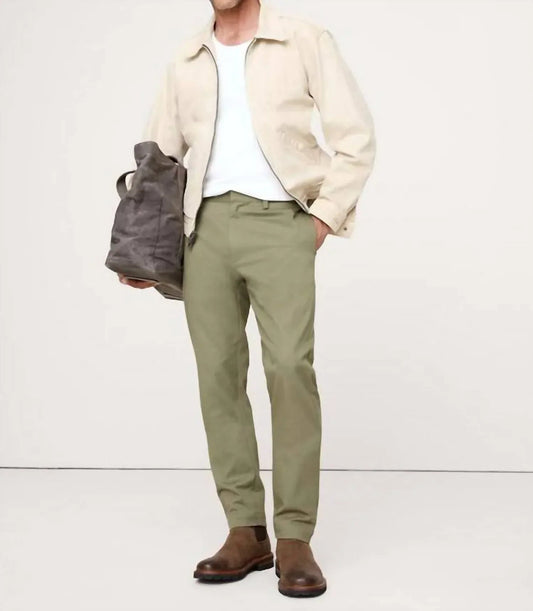 Chino-Hose mit glatter Front