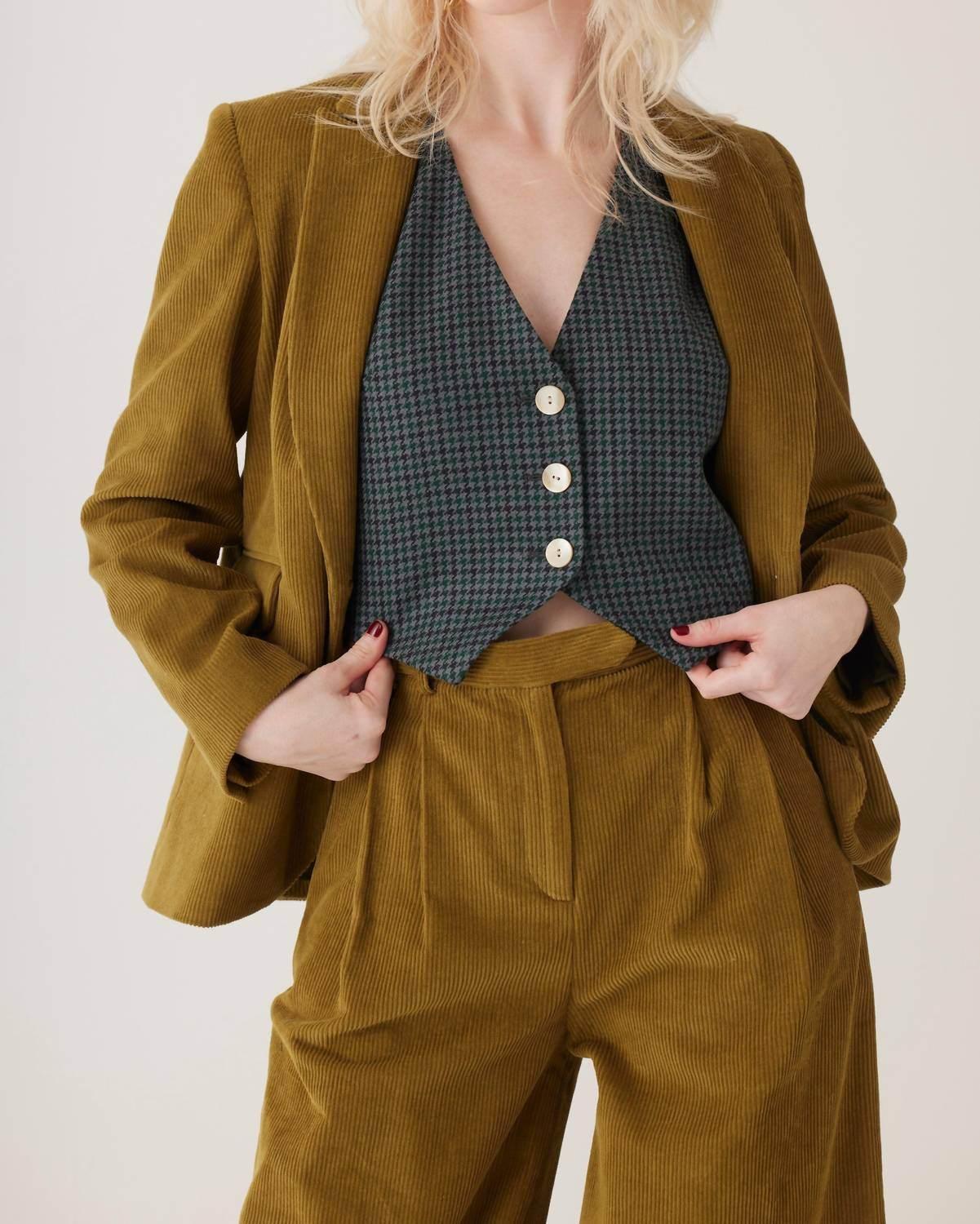 Amandine Cordhose mit weitem Bein
