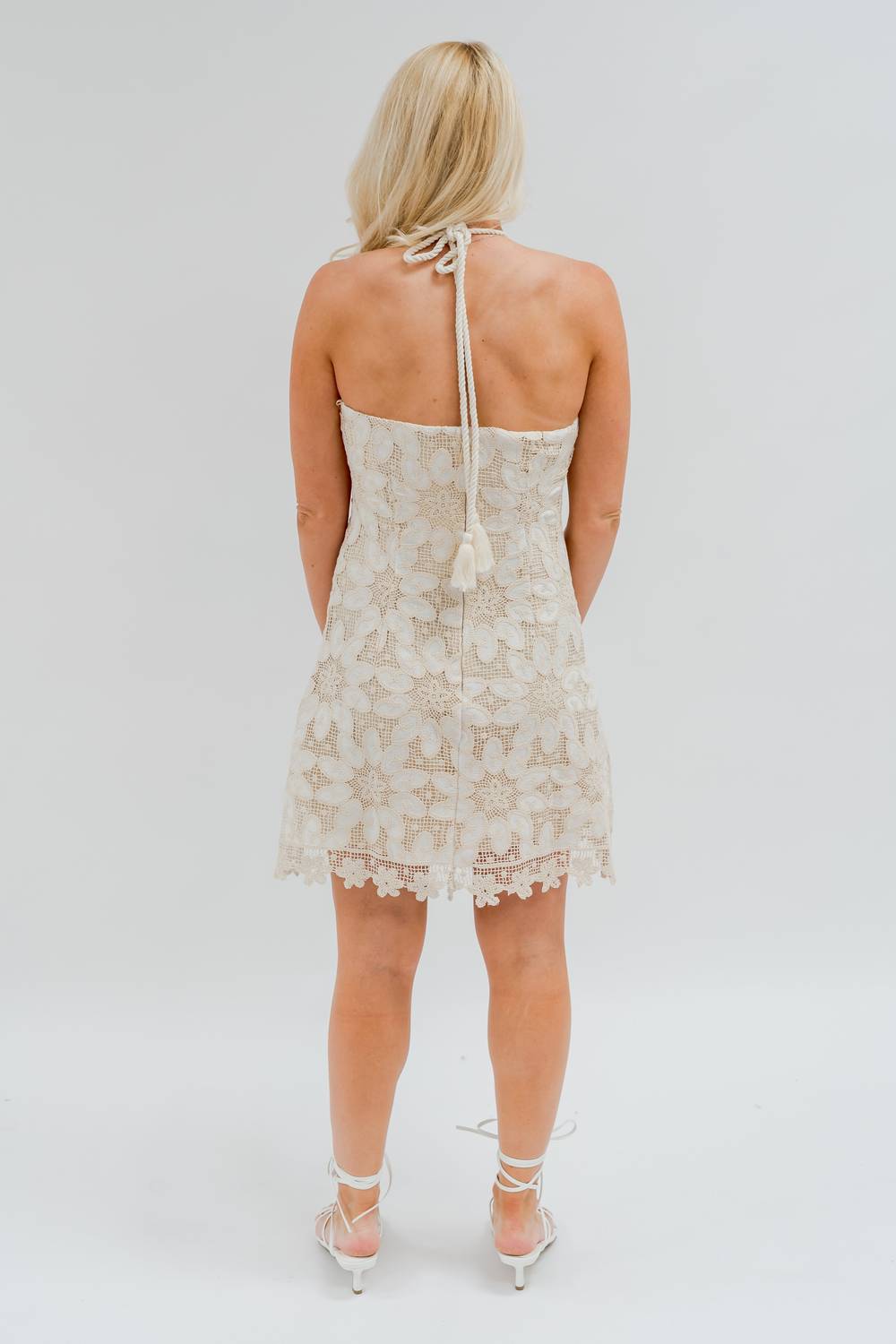 Neckholder-Minikleid aus Spitze