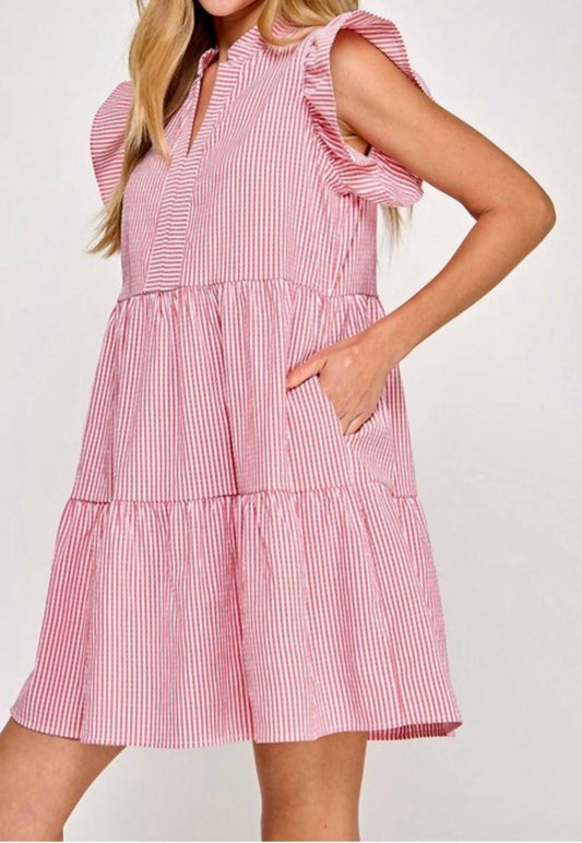 Süßes kariertes Kleid