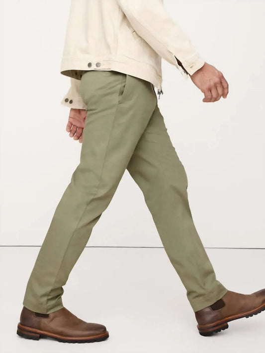 Chino-Hose mit glatter Front