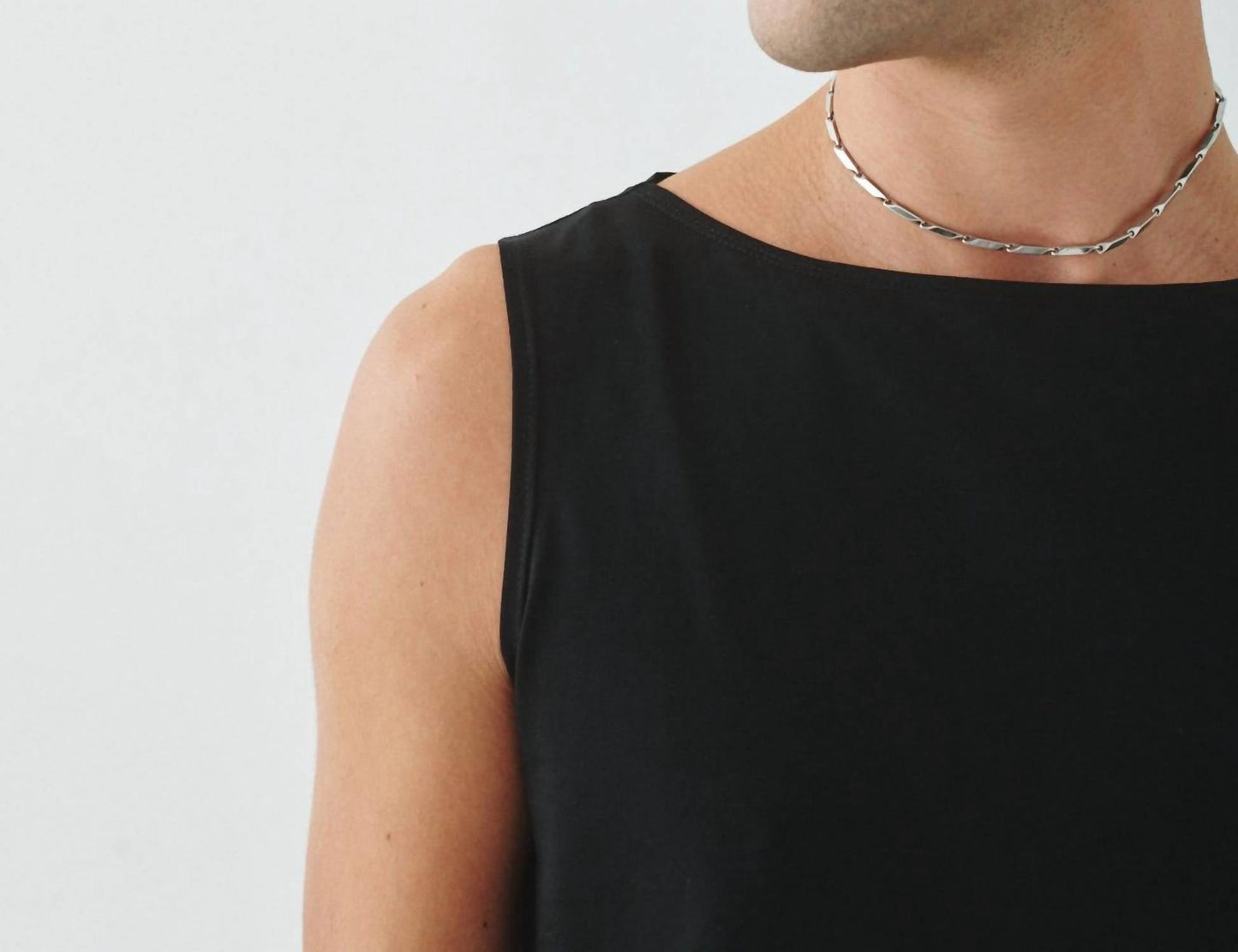 TANKTOP MIT U-BOOT-AUSSCHNITT