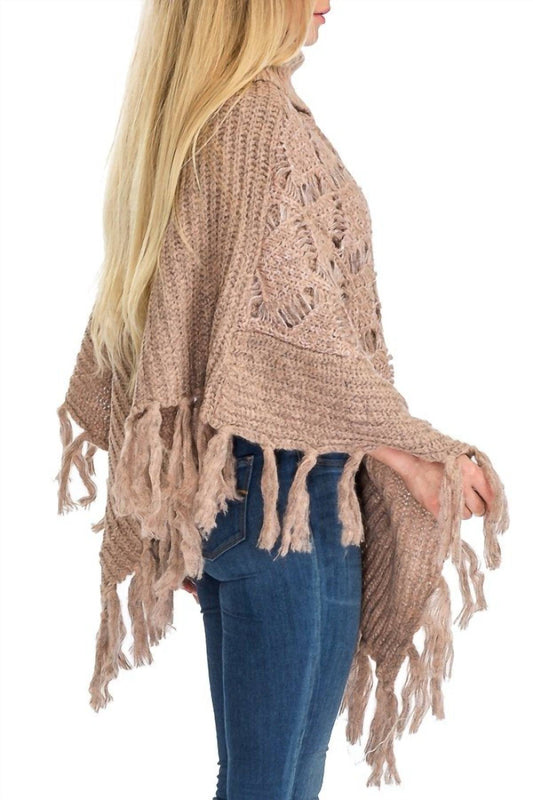 Rollkragen Rippstrick Häkel-Poncho mit Knopf-Akzent
