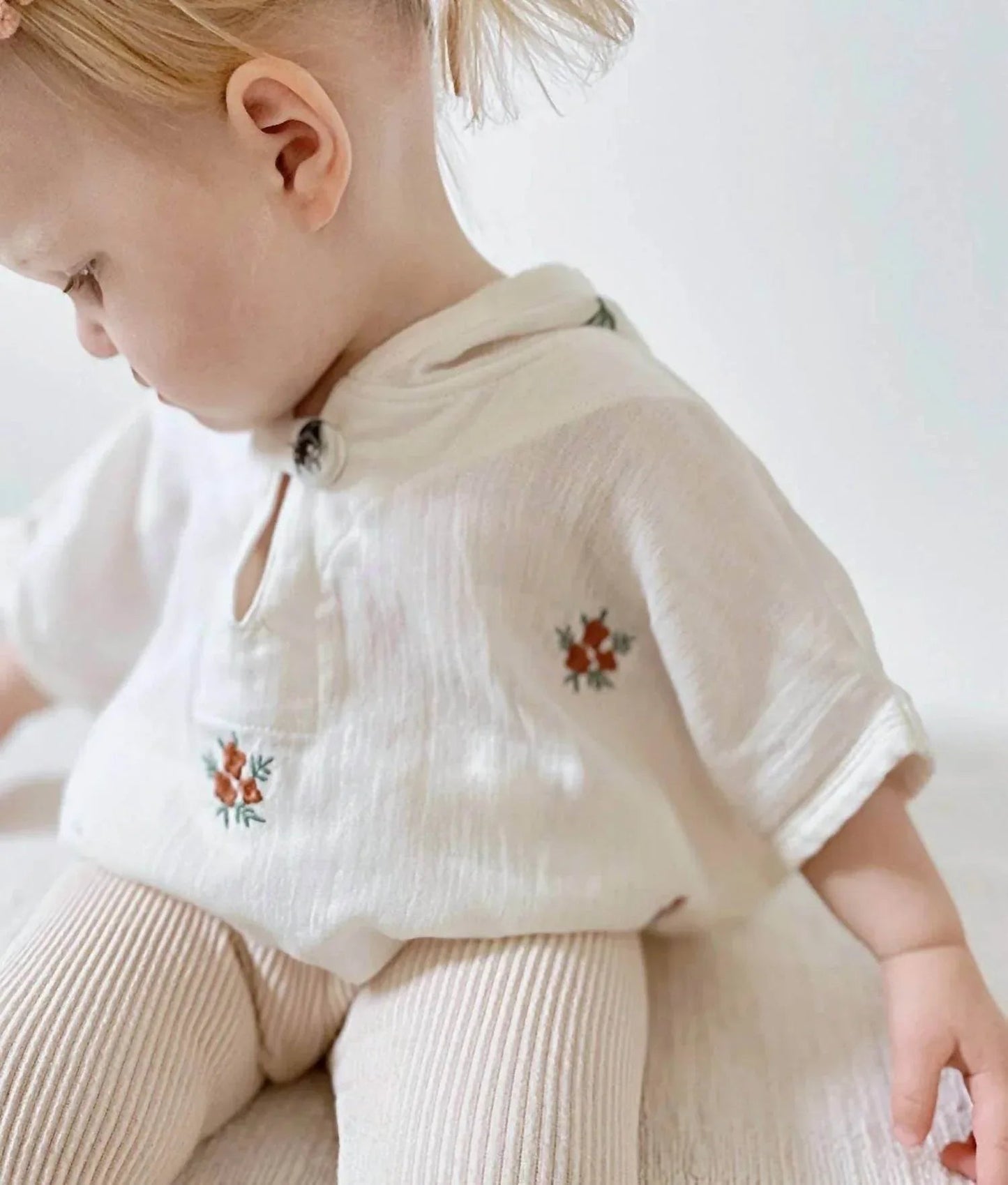 Blumen-Bio-Musselin-Poncho für Babys und Kleinkinder