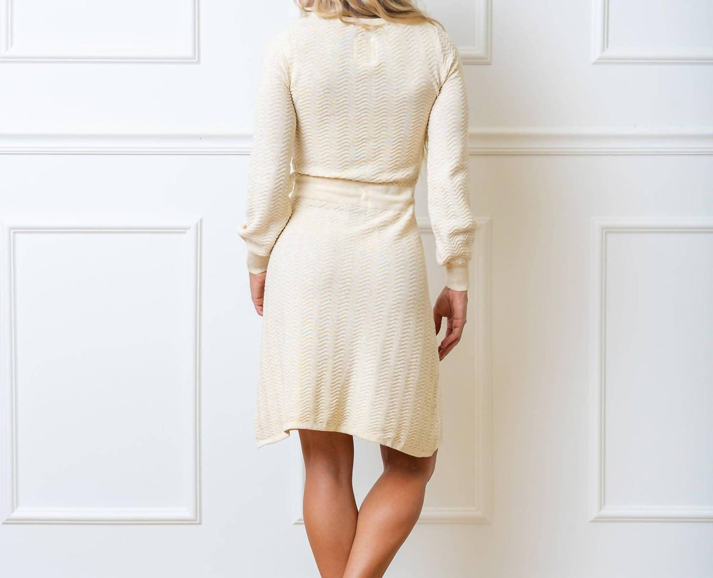 Bio-Baumwoll-Pulloverkleid mit Bindegürtel