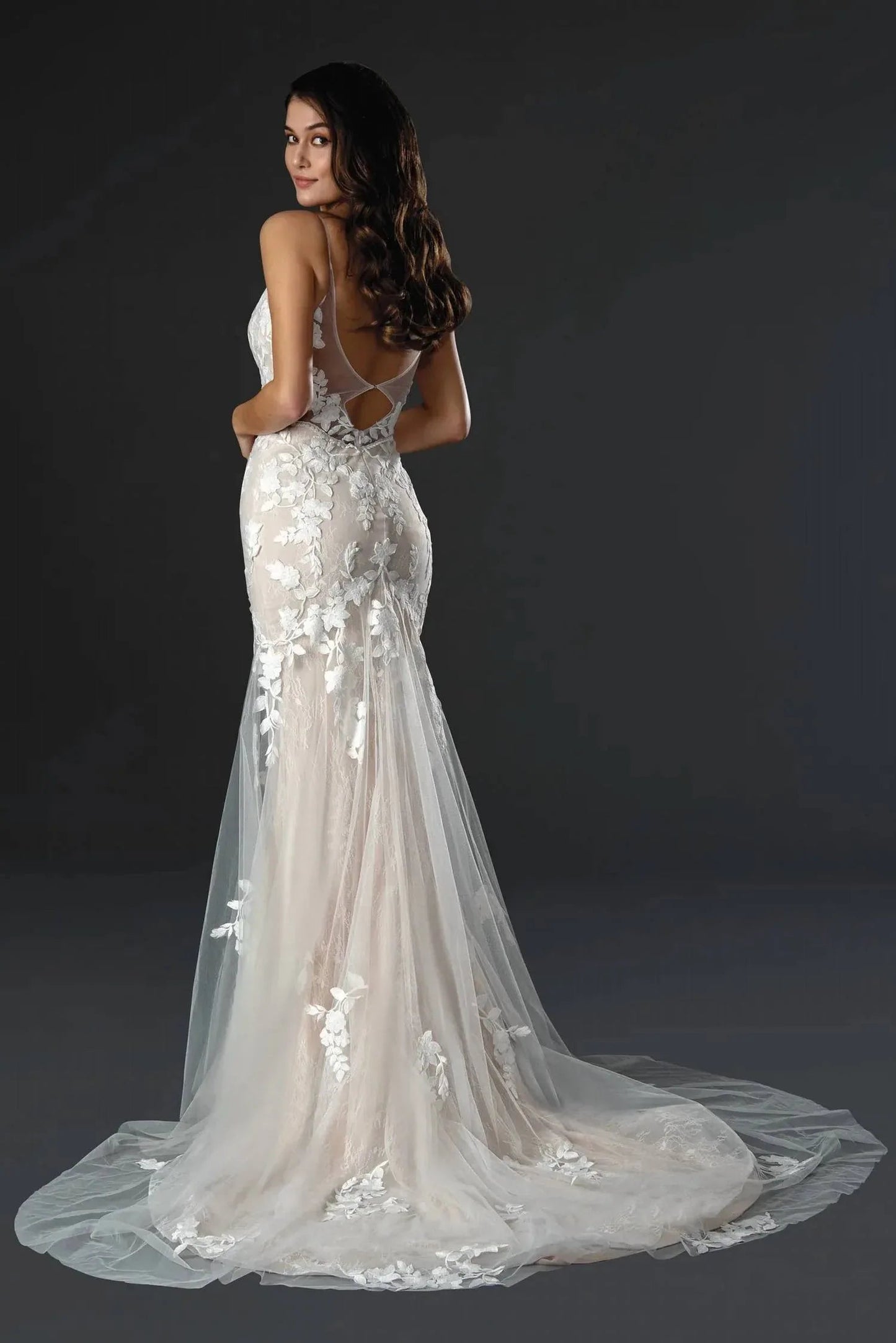 Romantisches Brautkleid aus Spitze mit Godetrock