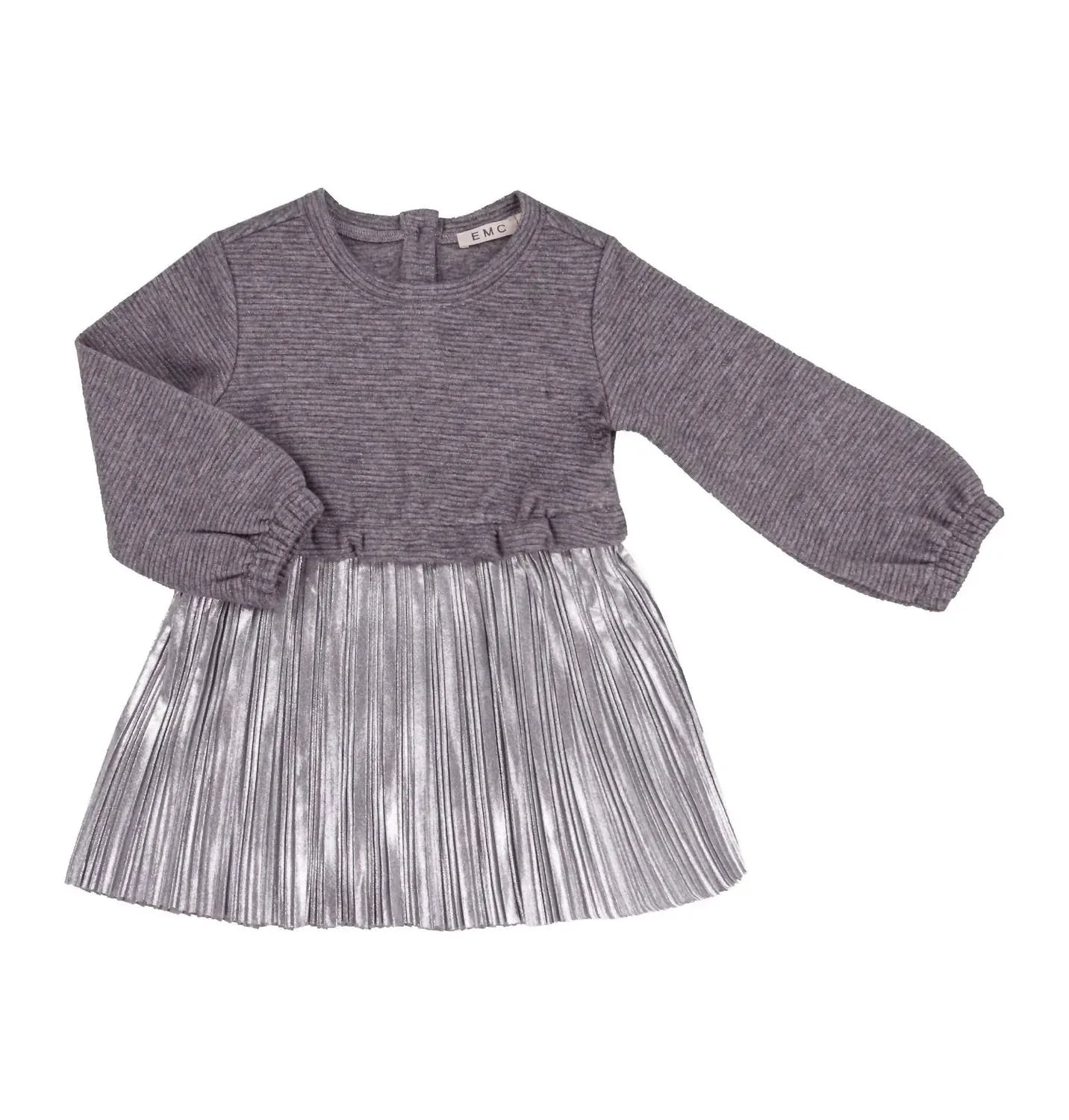 Mädchen einteiliges Strickoberteil und metallisch plissiertes Kleid