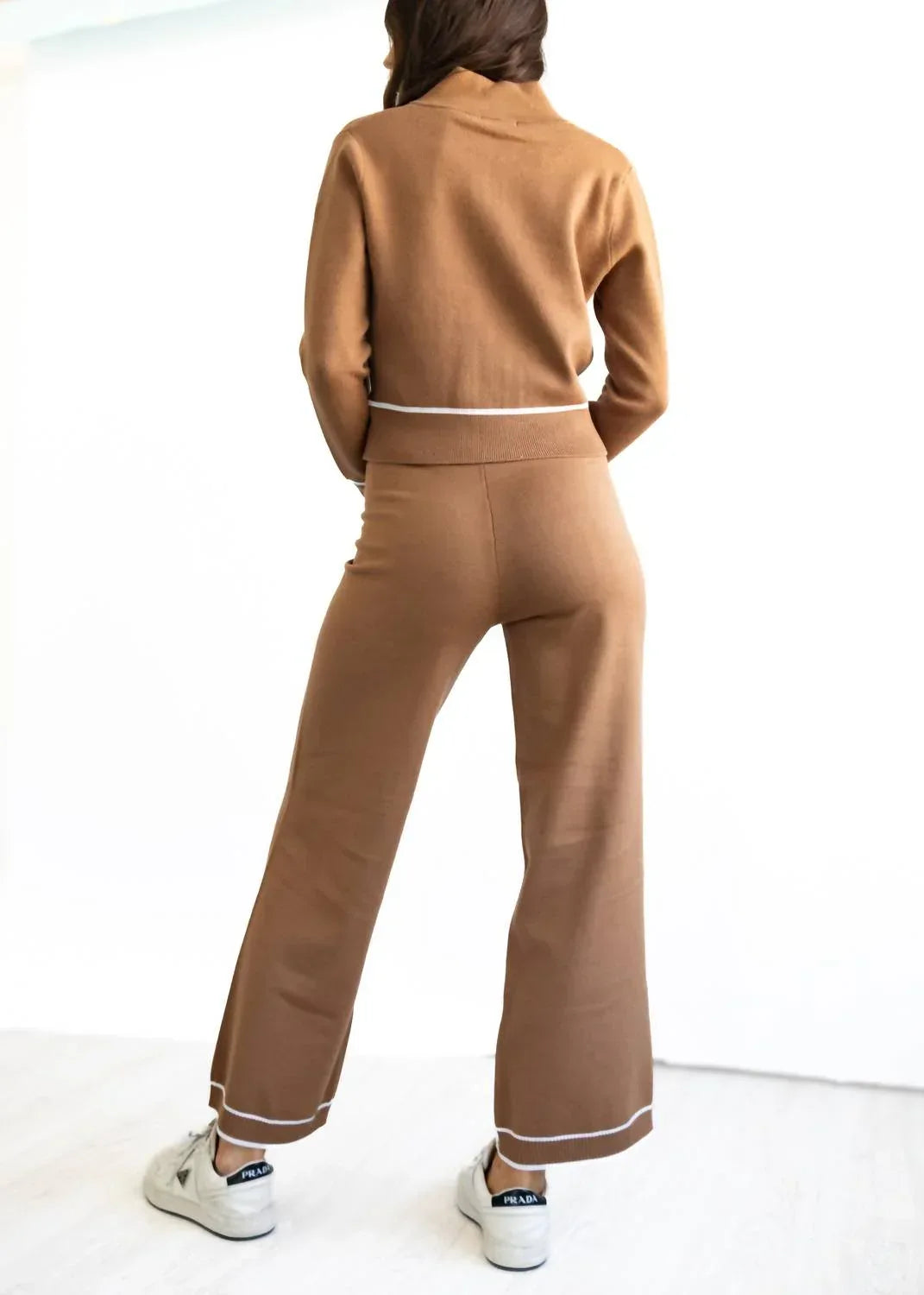 Strickjacke mit Reißverschluss und passende Jogginghose im Set
