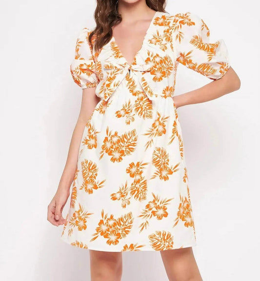 Sonnenbeschienenes Mini-Kleid mit Efeu-Print