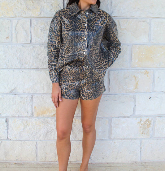 Hochgeschnittene Pailletten-Shorts
