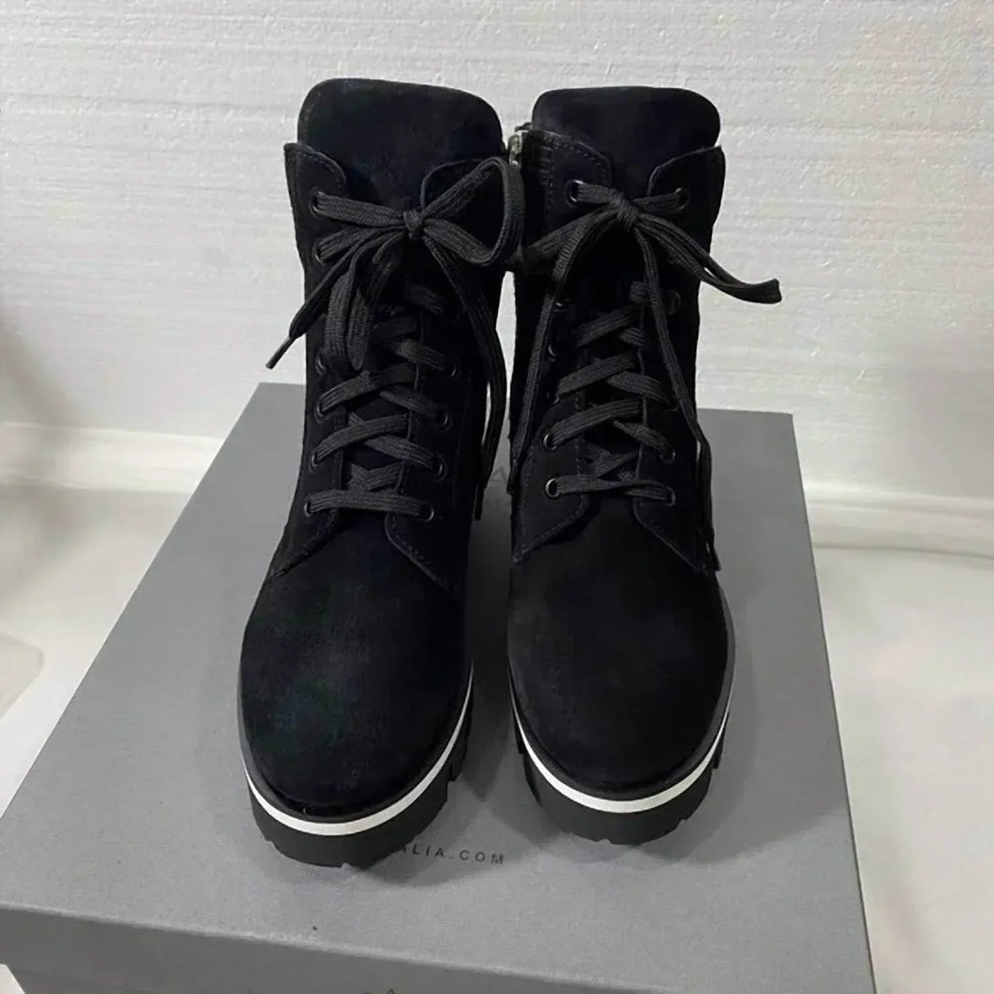 Myla Schnürstiefel aus Veloursleder
