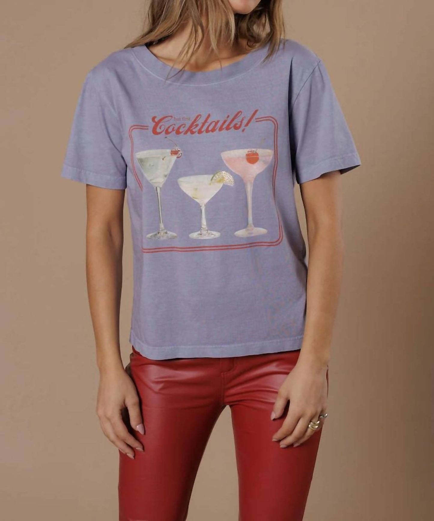 But First Cocktails Weites Shirt mit U-Boot-Ausschnitt