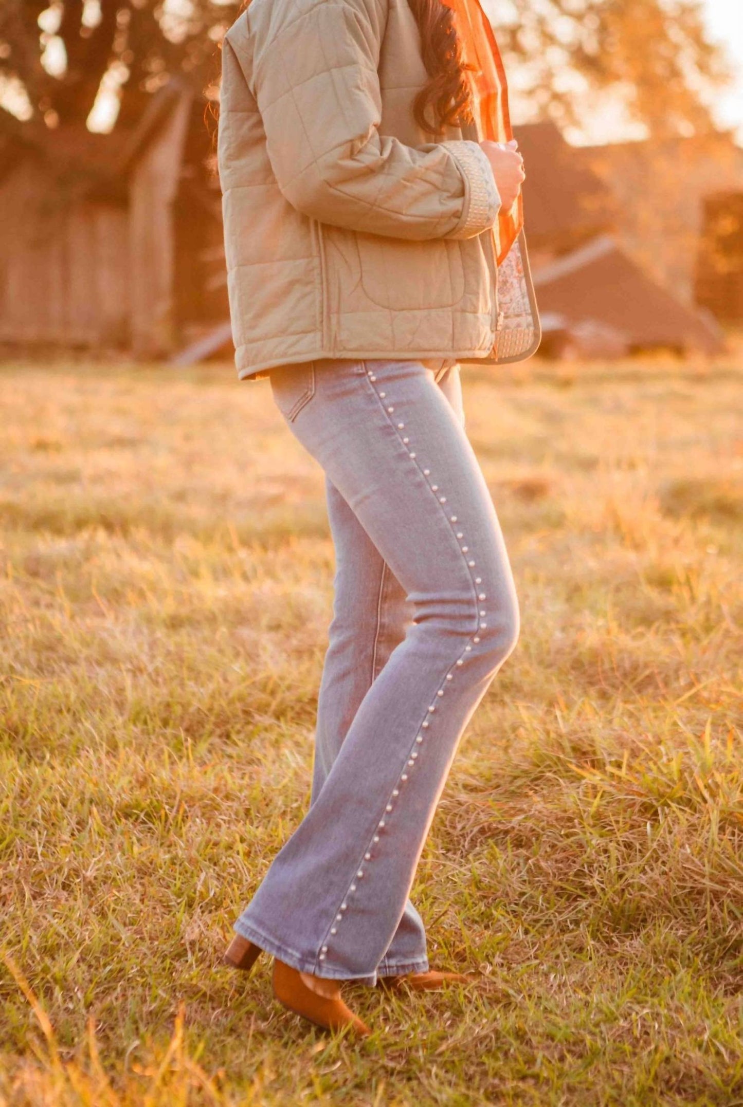 Punchy Pearl Jeans mit ausgestelltem Bein