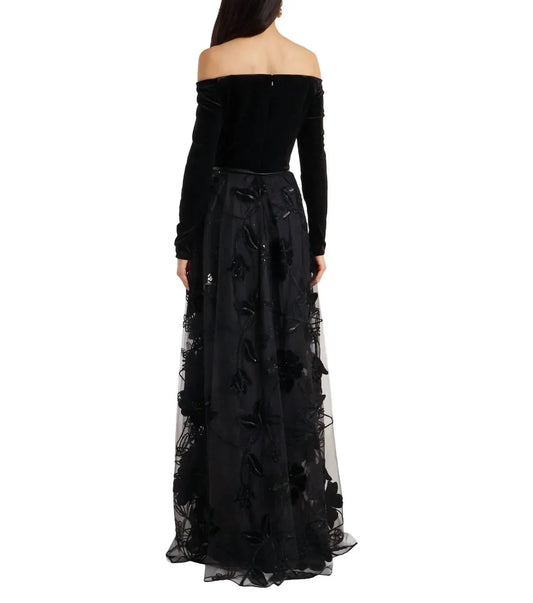 Kleid aus Samttüll mit Stickereien