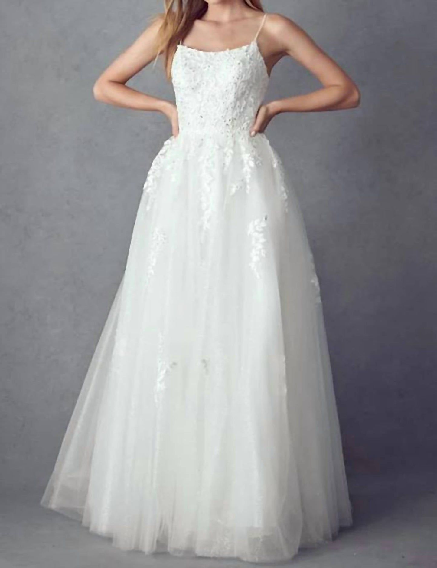 A-Linien-Brautkleid mit floraler Applikation