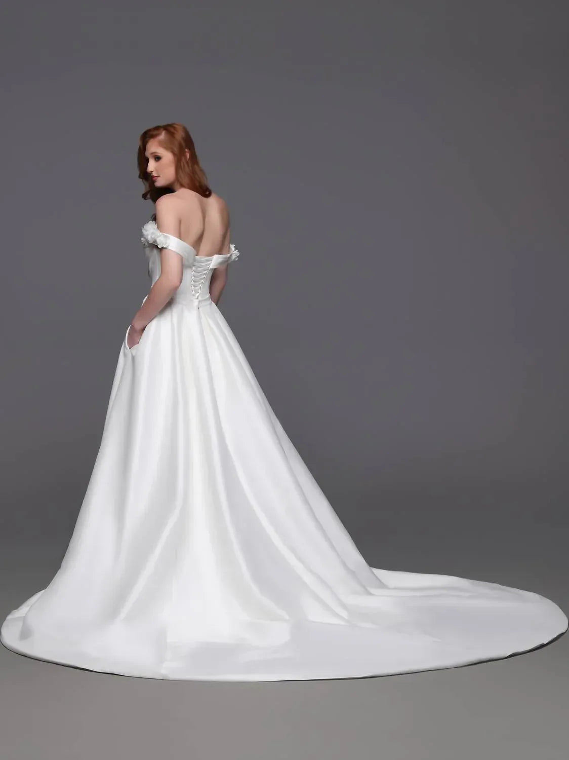 Schulterfreies Hochzeitskleid