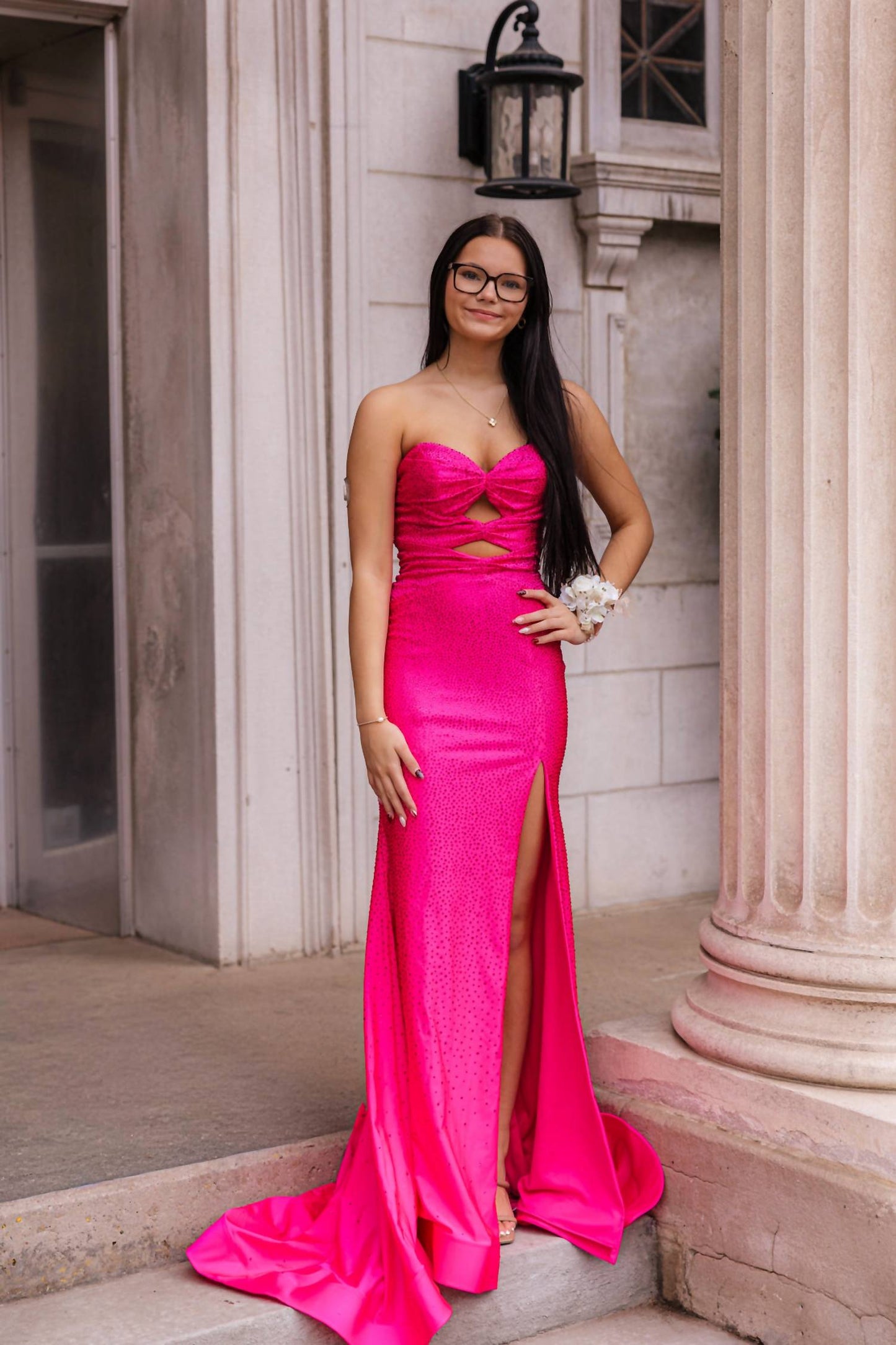 Wunderschönes trägerloses Ballkleid