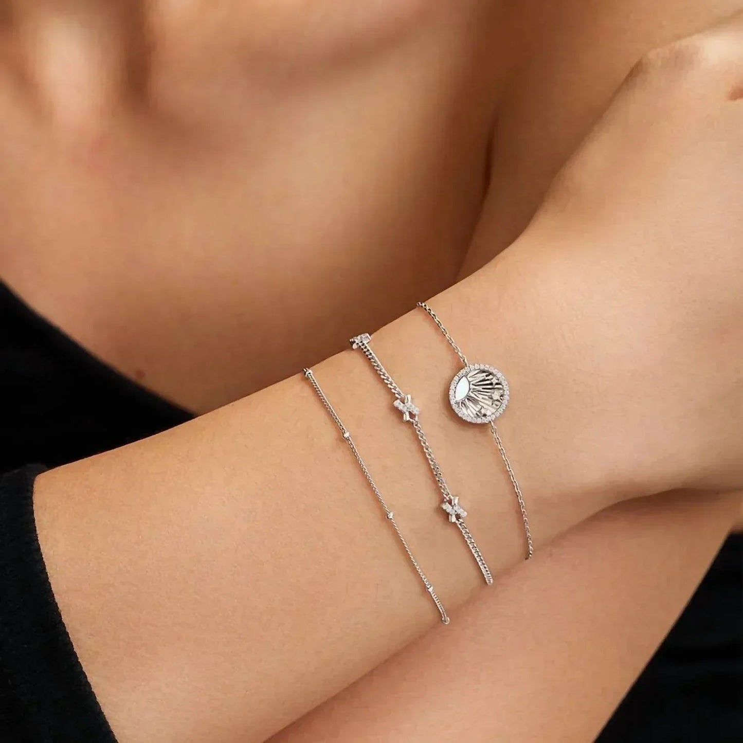 Glänzendes Sonnen-Sterne-Armband für Damen