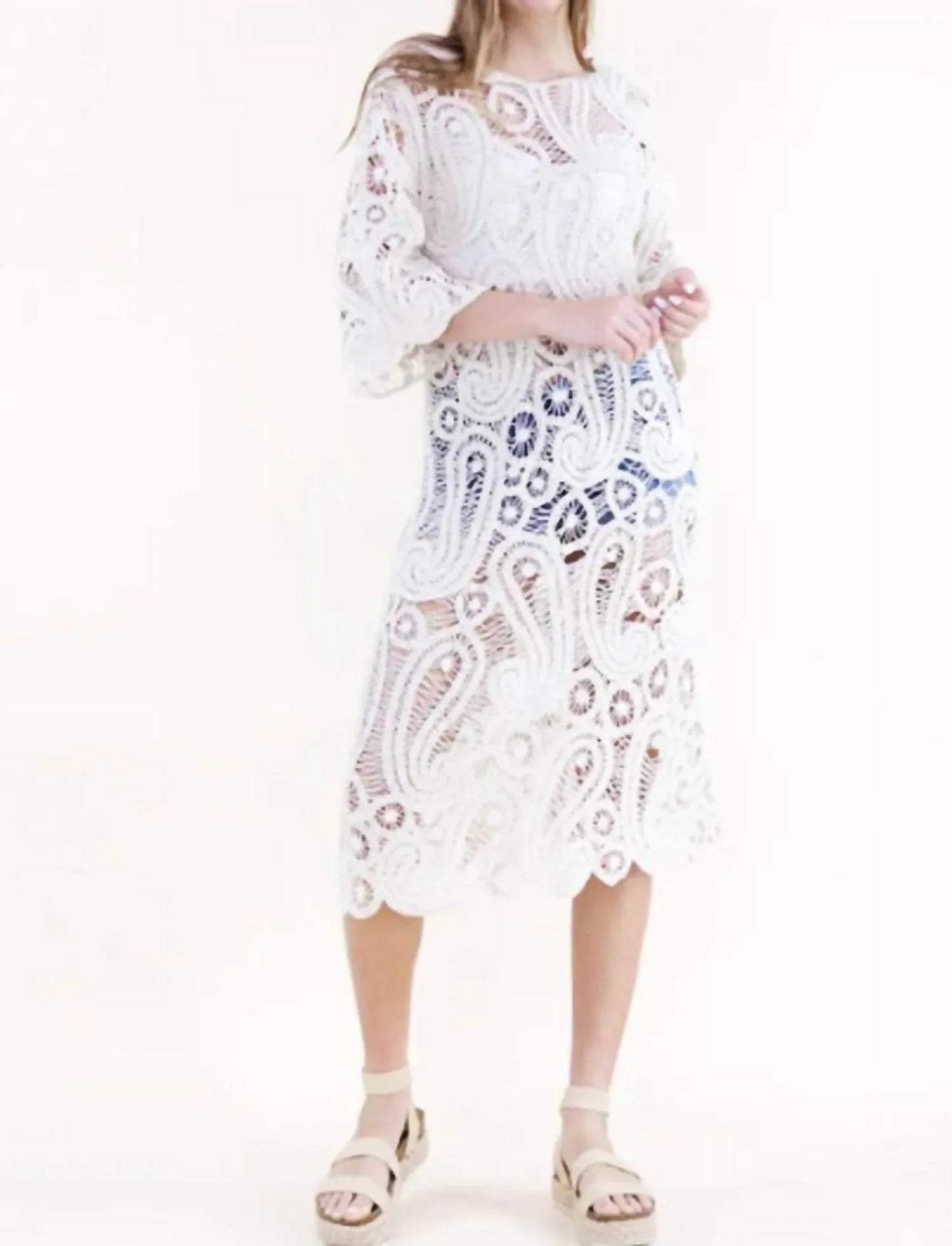 Midi-Boho-Kleid aus Baumwolle mit Paisley-Muster, Boot-Ausschnitt und Häkeldetails