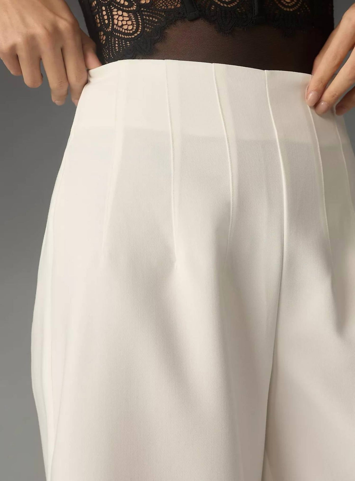 Saubere Crop-Hose mit weitem Bein