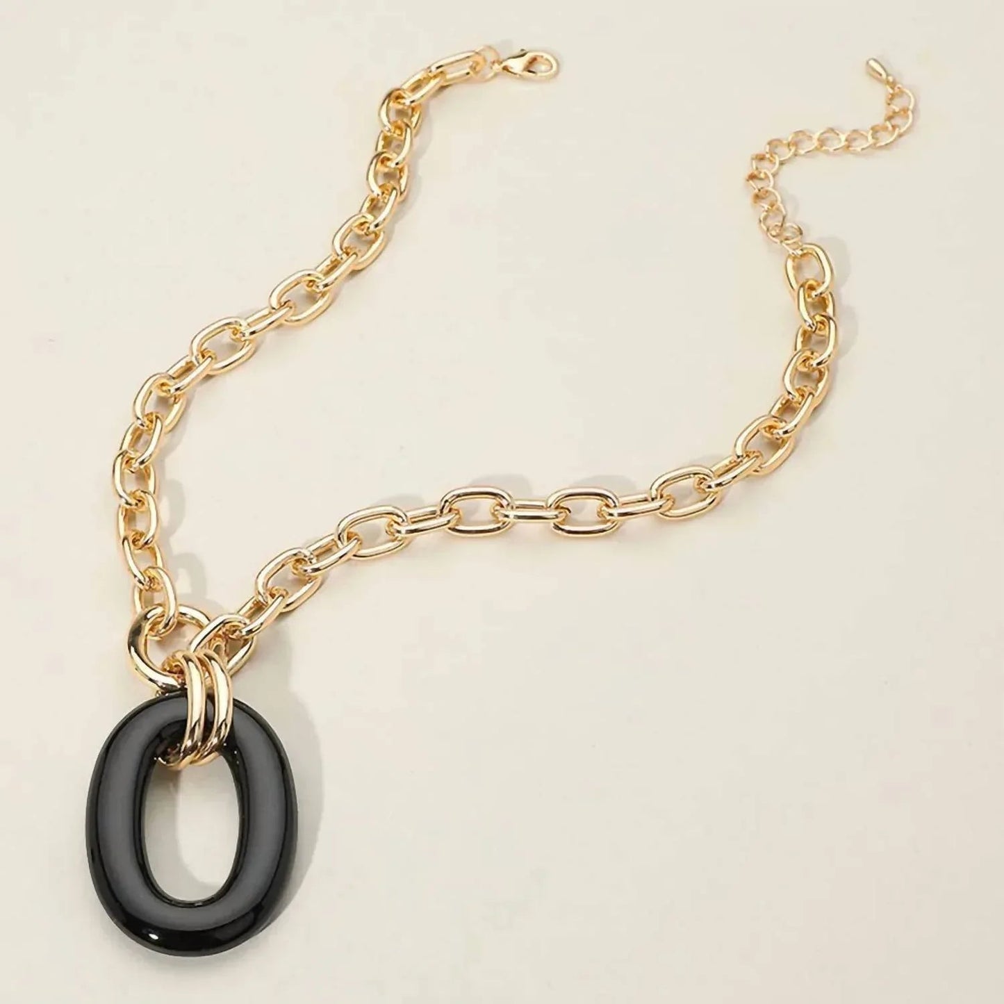 Damen-Halskette mit ovalem Ringanhänger aus Celeste-Zelluloid-Acetat