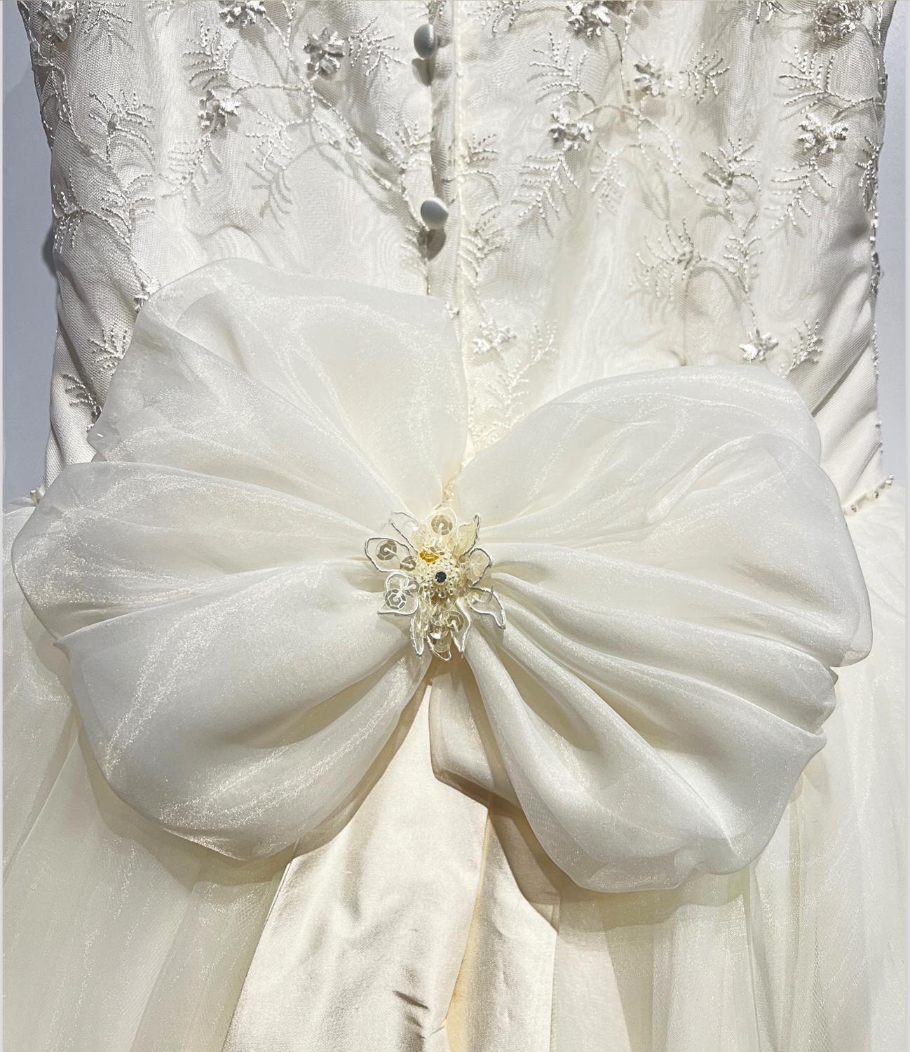 Damen Spitzenkleid in Midilänge