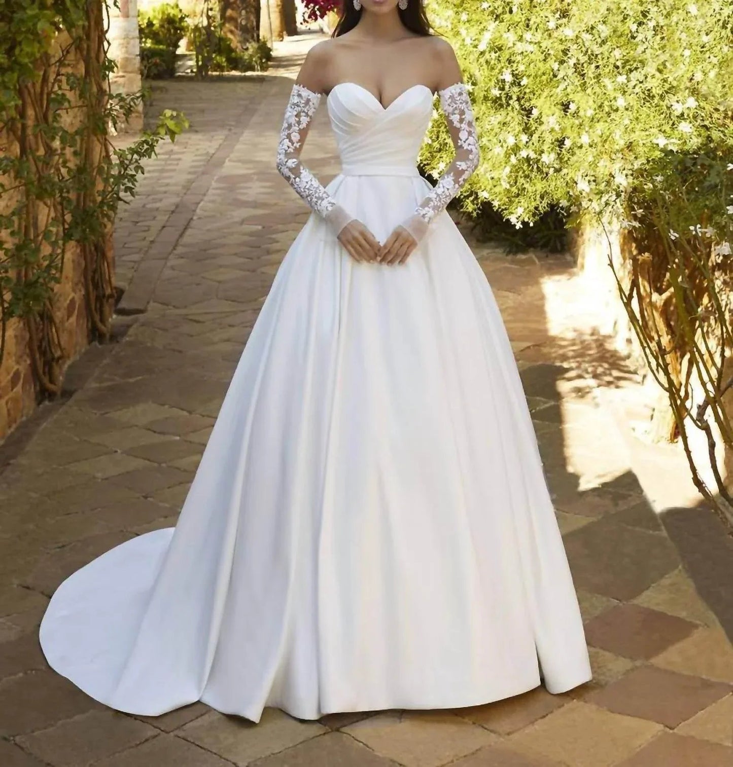 Trägerloses Prinzessinnenkleid aus Satin