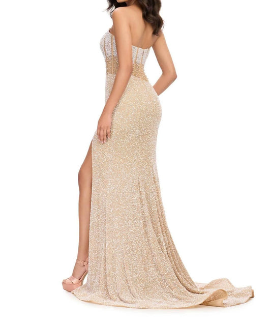 Trägerloses, vollständig perlenbesetztes Abendkleid