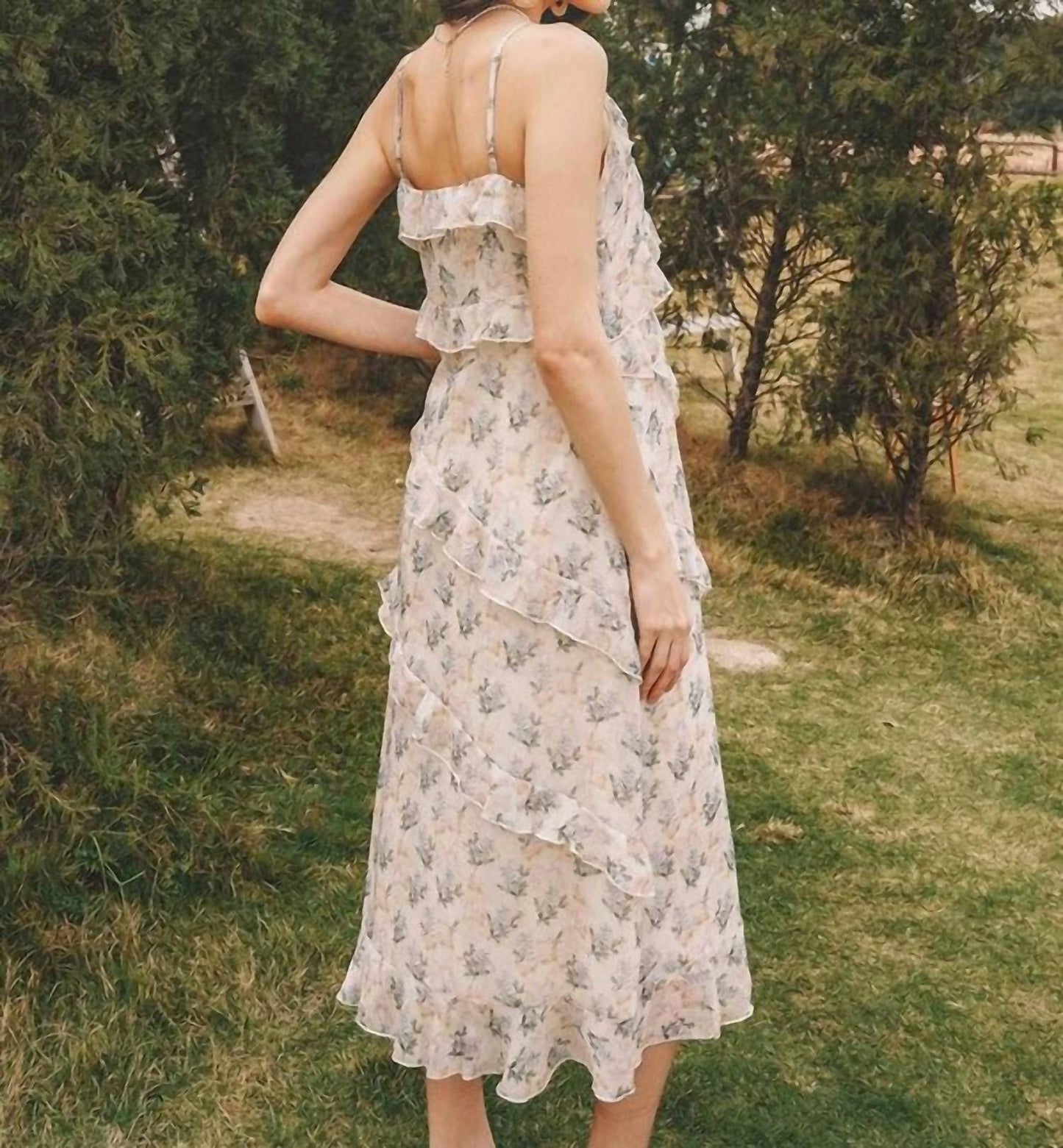Luftiges geblümtes Midikleid