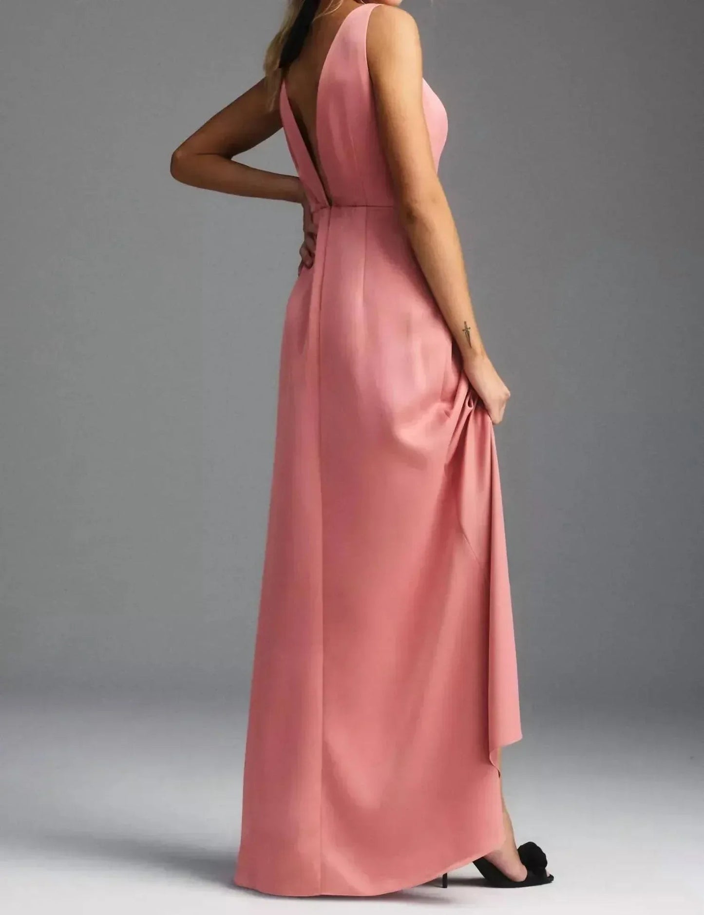 Alice Maxikleid aus Satin mit hohem Ausschnitt