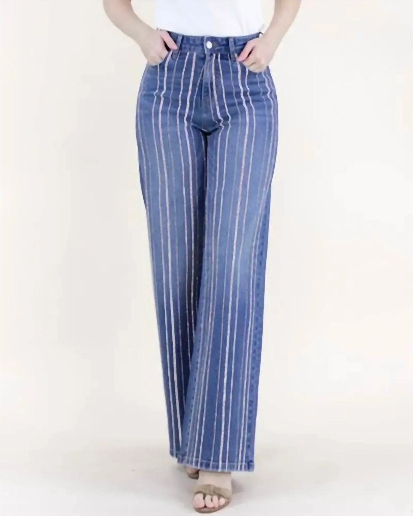 Gestreifte Jeans mit Strassverzierung, hoher Taille und ultraweitem Bein, Plus Size