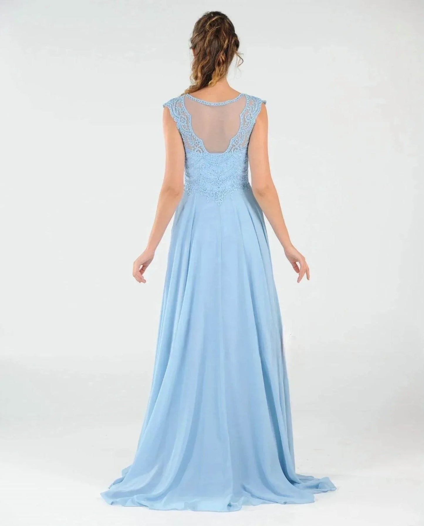 Langes besticktes Kleid mit kurzen Ärmeln