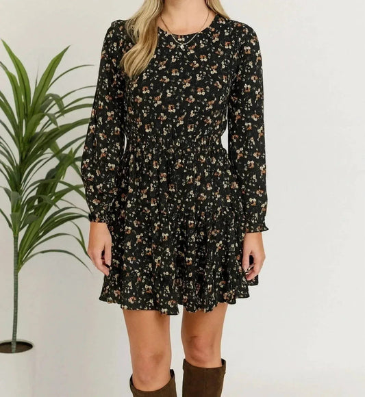 Hochgeschlossenes langärmeliges Blumenkleid