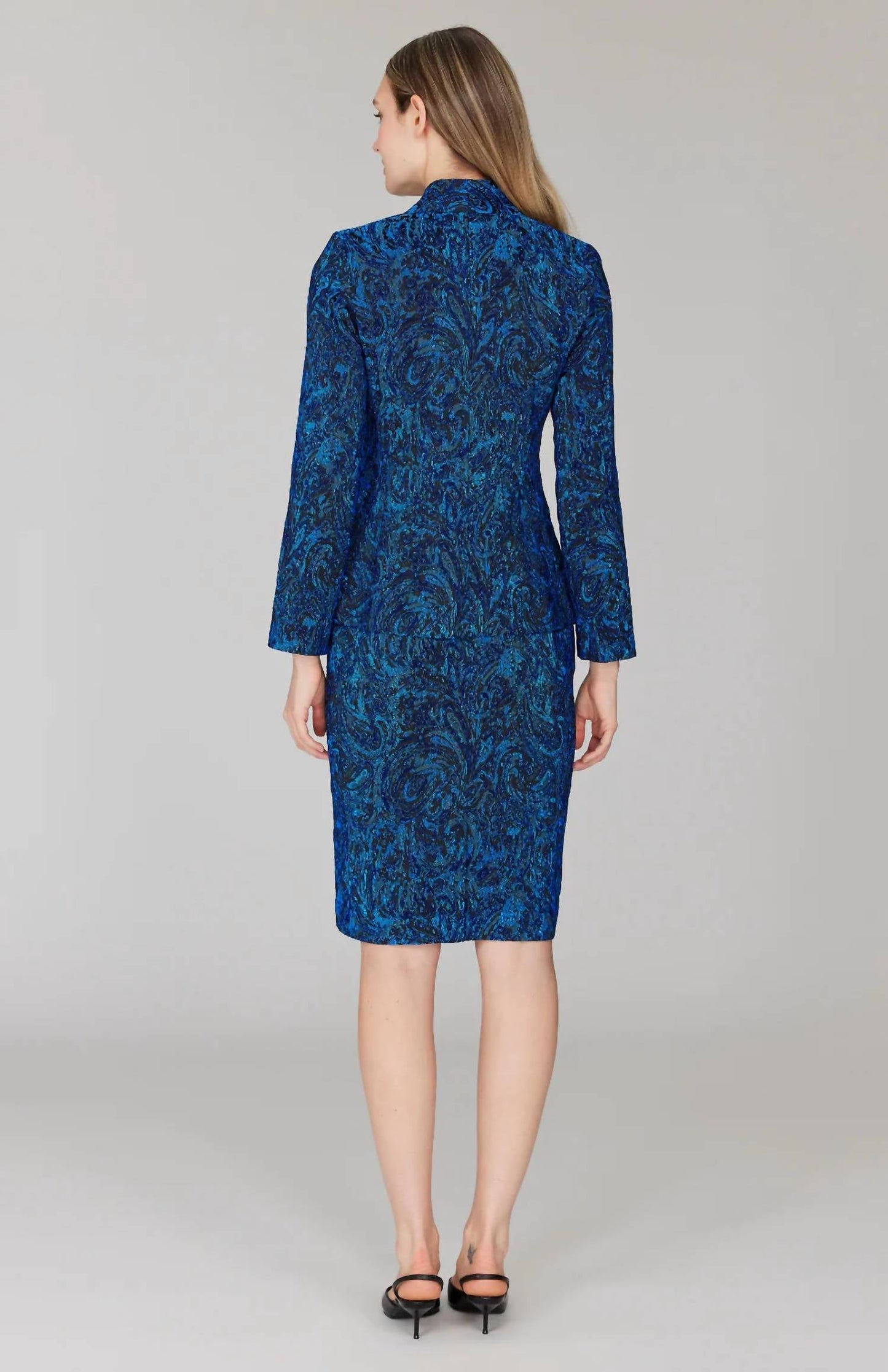 Enganliegende Paisley-Stretch-Jacquard-Jacke