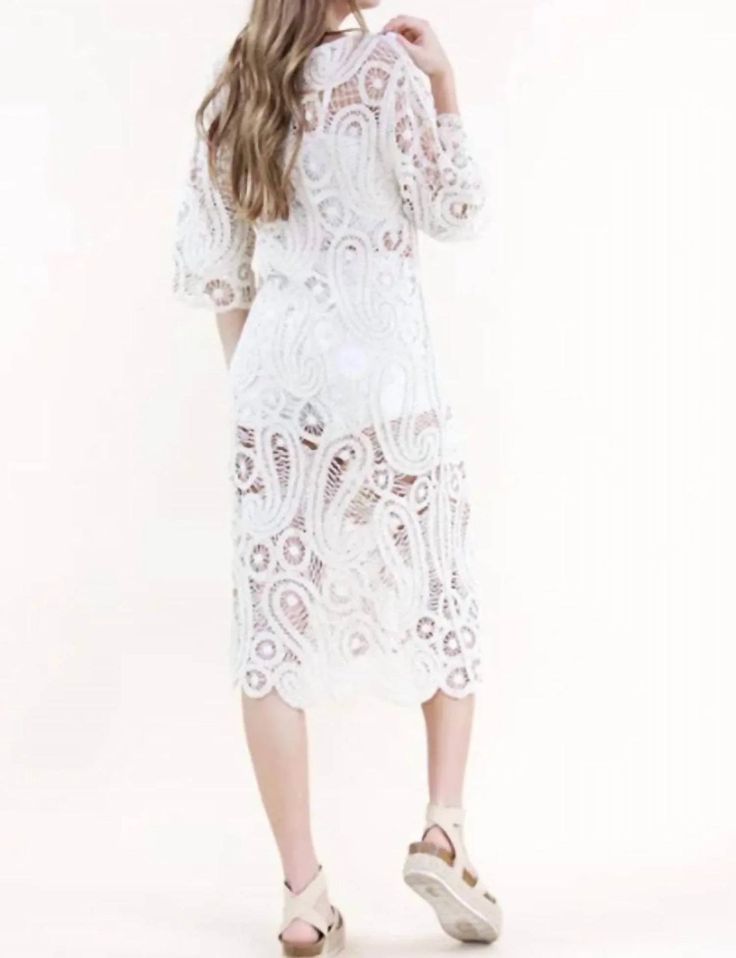 Midi-Boho-Kleid aus Baumwolle mit Paisley-Muster, Boot-Ausschnitt und Häkeldetails