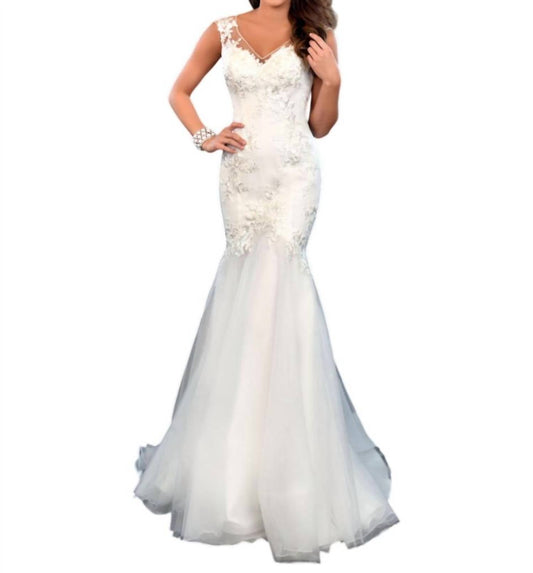 Braut-Maxikleid mit V-Ausschnitt und figurbetontem Schnitt
