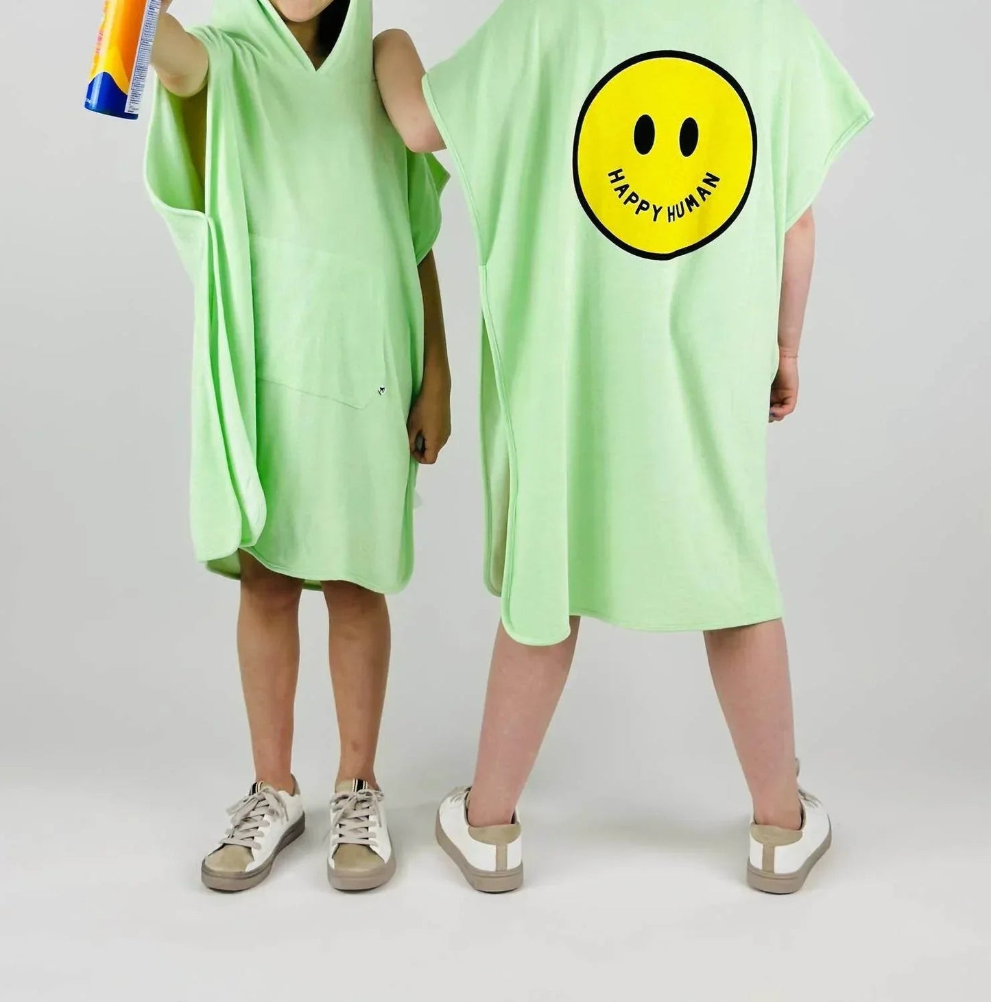 Fröhlicher Frottee-Poncho-Überwurf für Mädchen mit Menschen-Print
