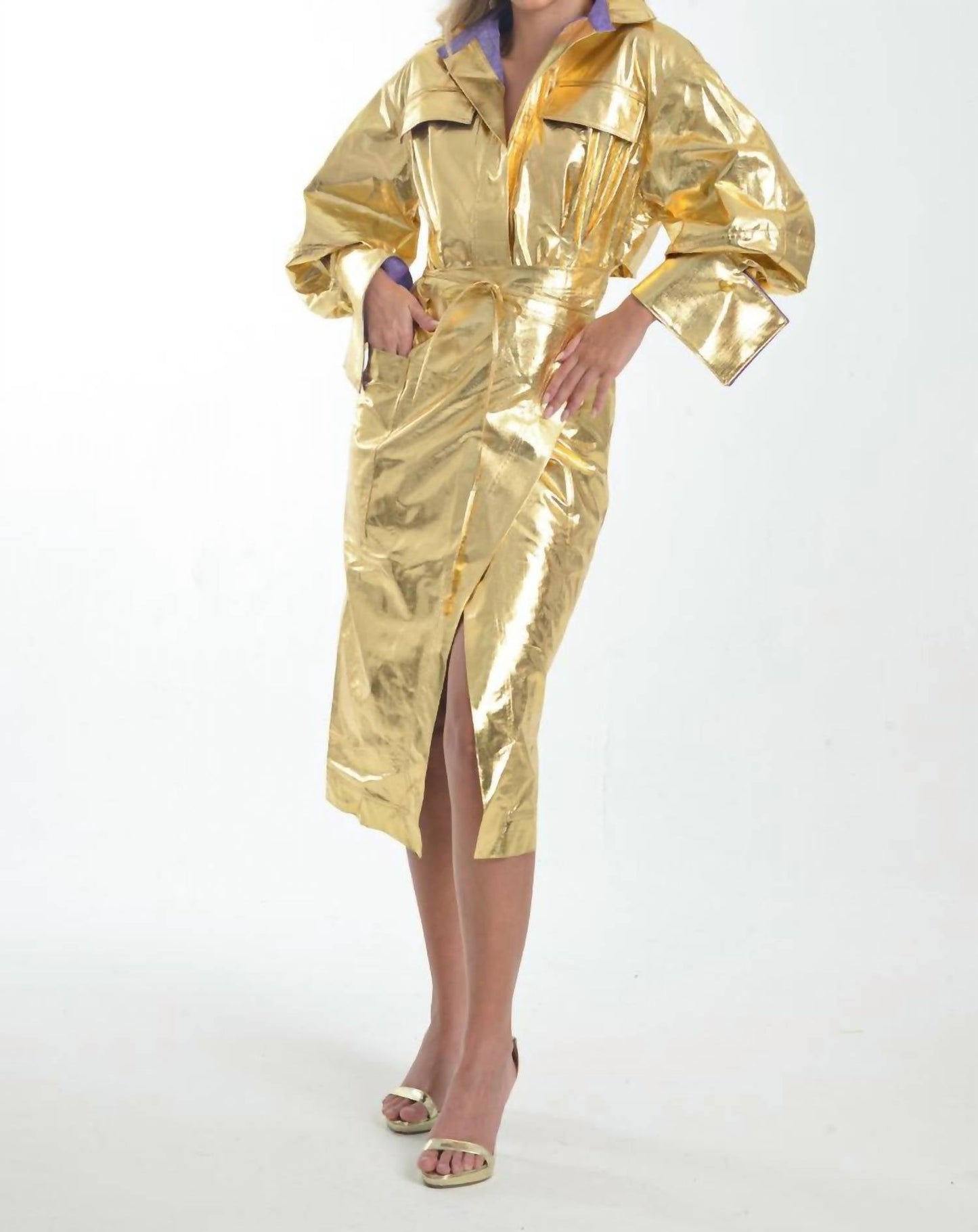 Goldener Glam-Trenchcoat-Kleid