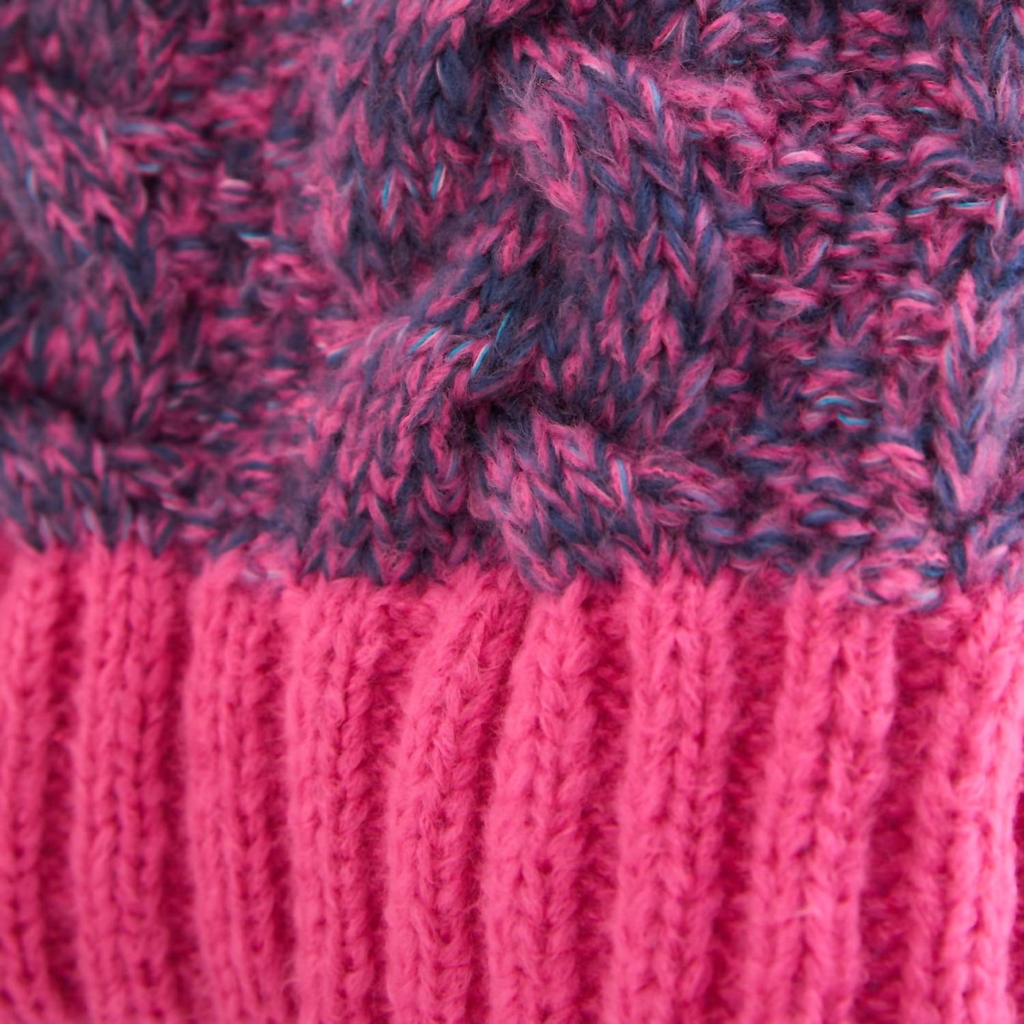 Jennie Cable Marled Strickpullover mit hohem Kragen und Ballonärmeln