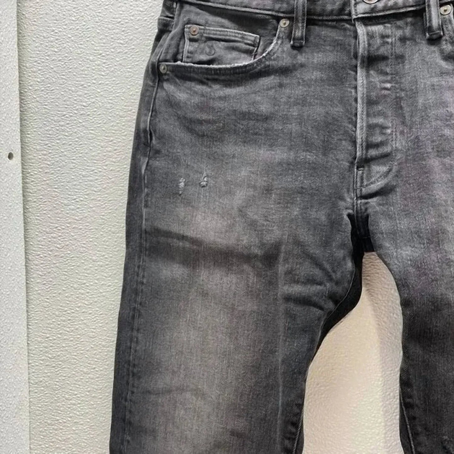 Herren Slim Fit Distressed Five-Pocket Jeans