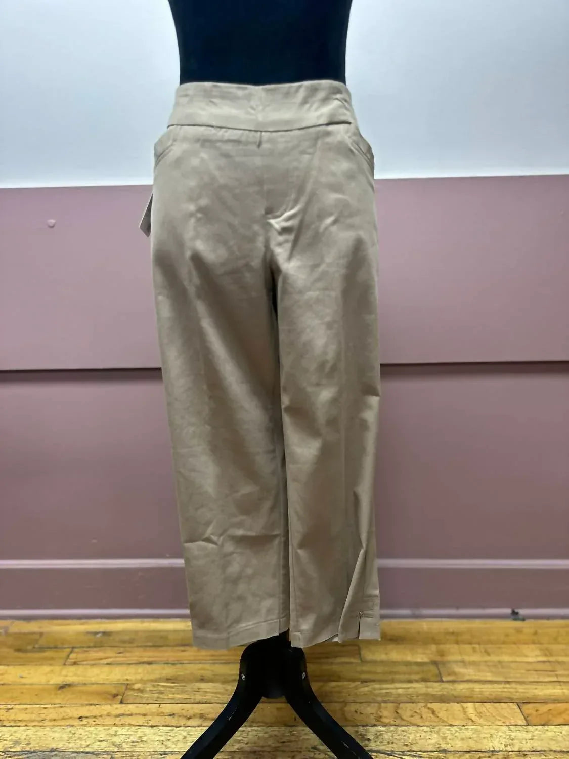Pull-on Capri Pants