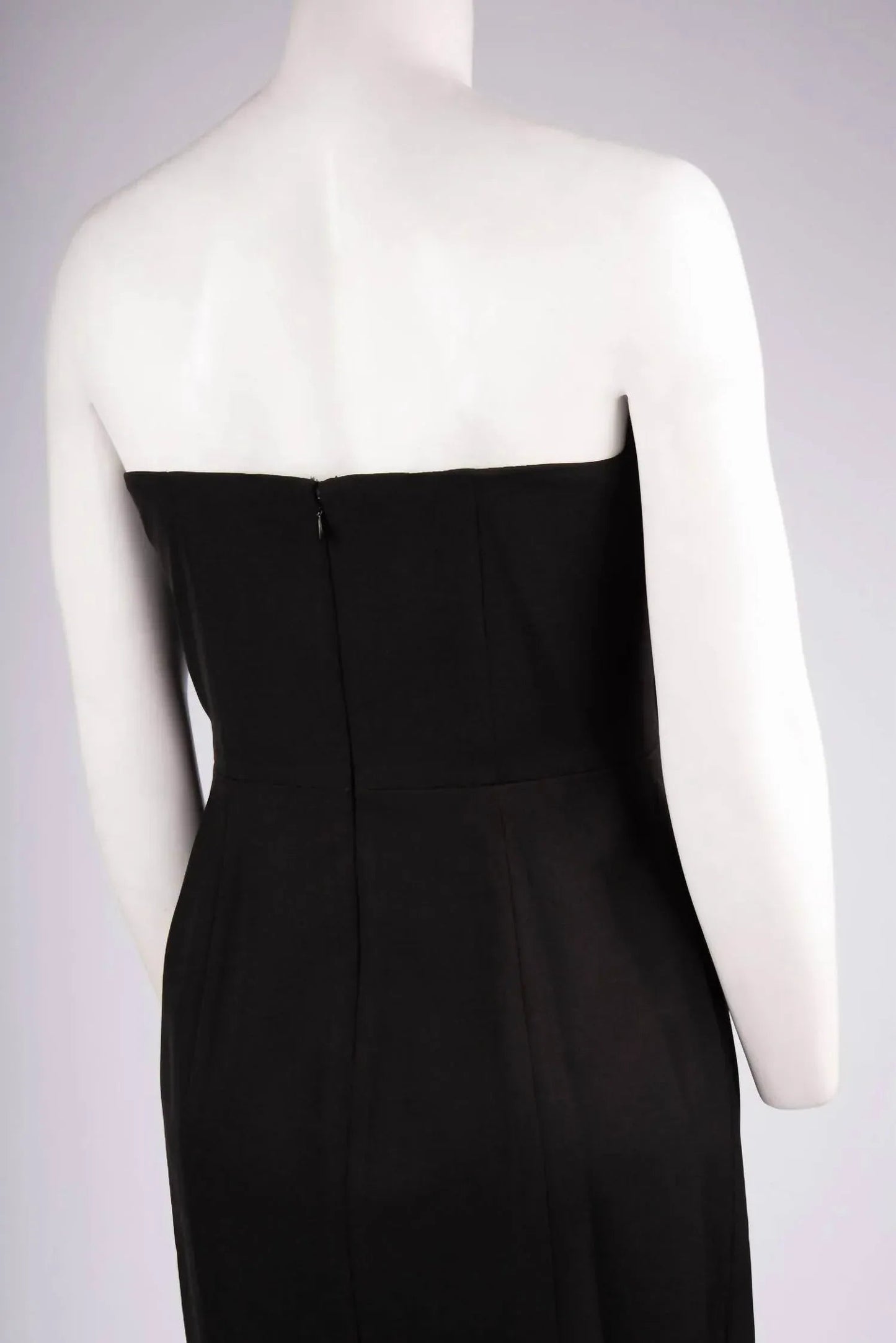 Trägerloses Rüschenschürzen-Cocktailkleid
