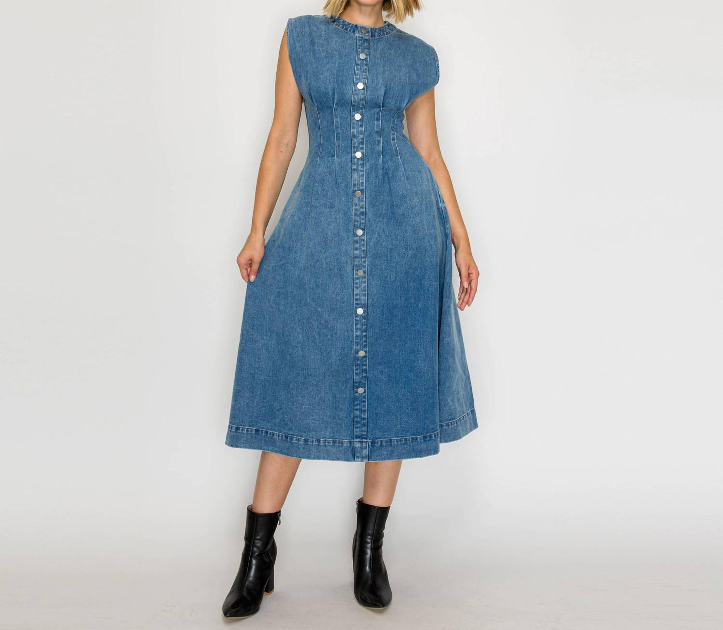 Zeitloses Hemdblusenkleid in Midilänge