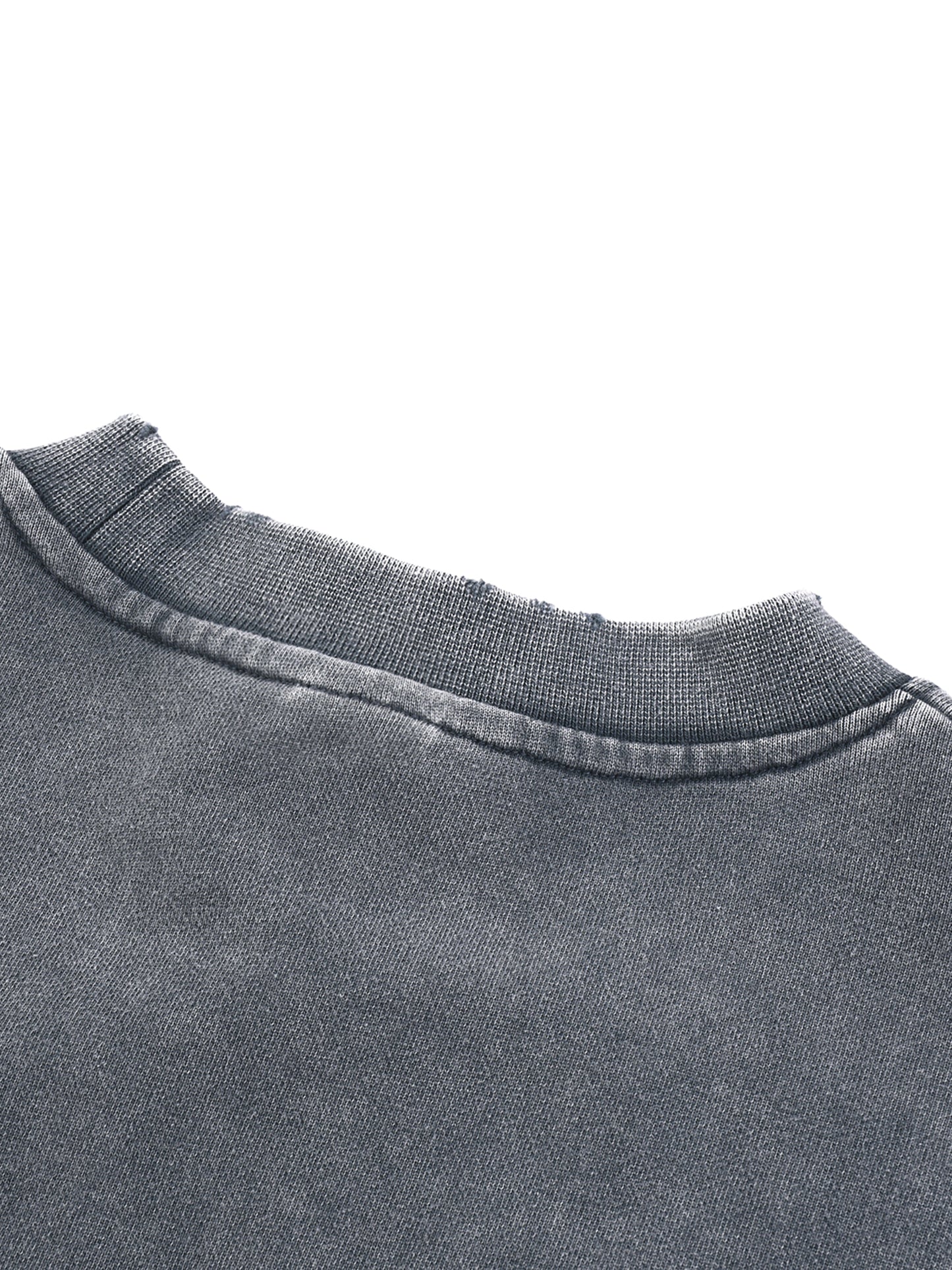 Schneegewaschenes Sweatshirt mit offenem Saum und verkürztem Schnitt